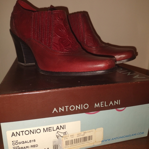 Women's Antonio Melani size 8.5 red ankle boots. - Picture 2 of 2
